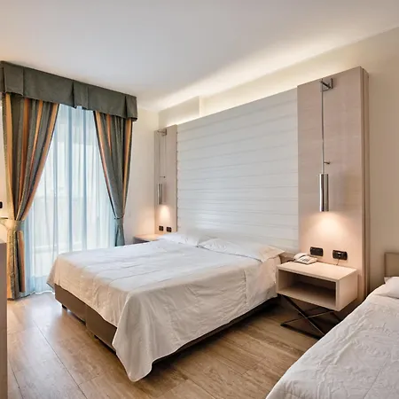 Hotel Columbus Lignano Sabbiadoro Exterior photo